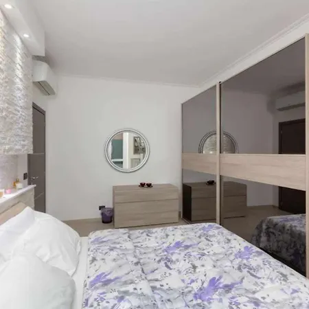 Grotta Deluxe Apartment